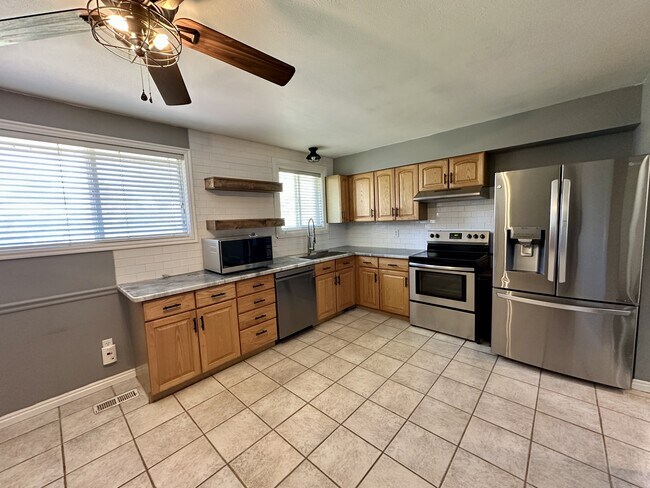 Building Photo - 6270 S Mt Vista Dr