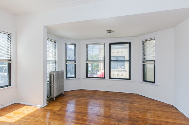 Foto del edificio - 516 W Diversey Pkwy