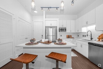 Building Photo - Trend Design District