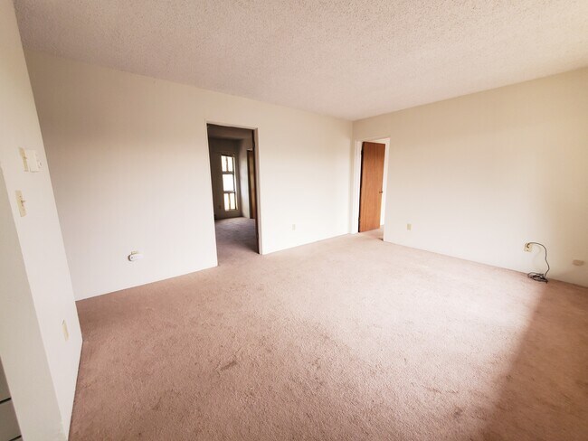 Building Photo - 535 NE Maiden Ln