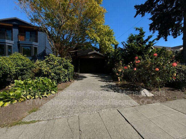 Building Photo - 2114 41st Ave SW