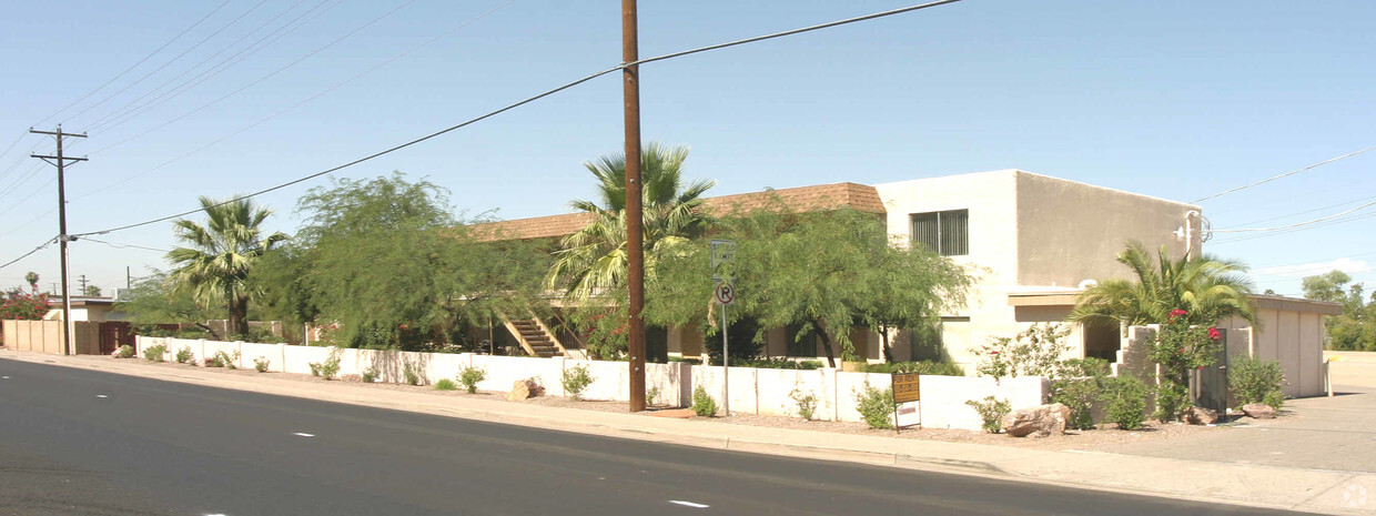 Primary Photo - Palm Tree Apartments