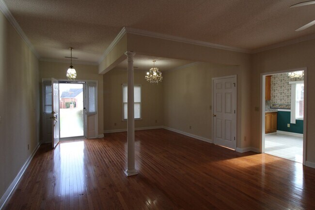 Building Photo - 30 Mere Ct