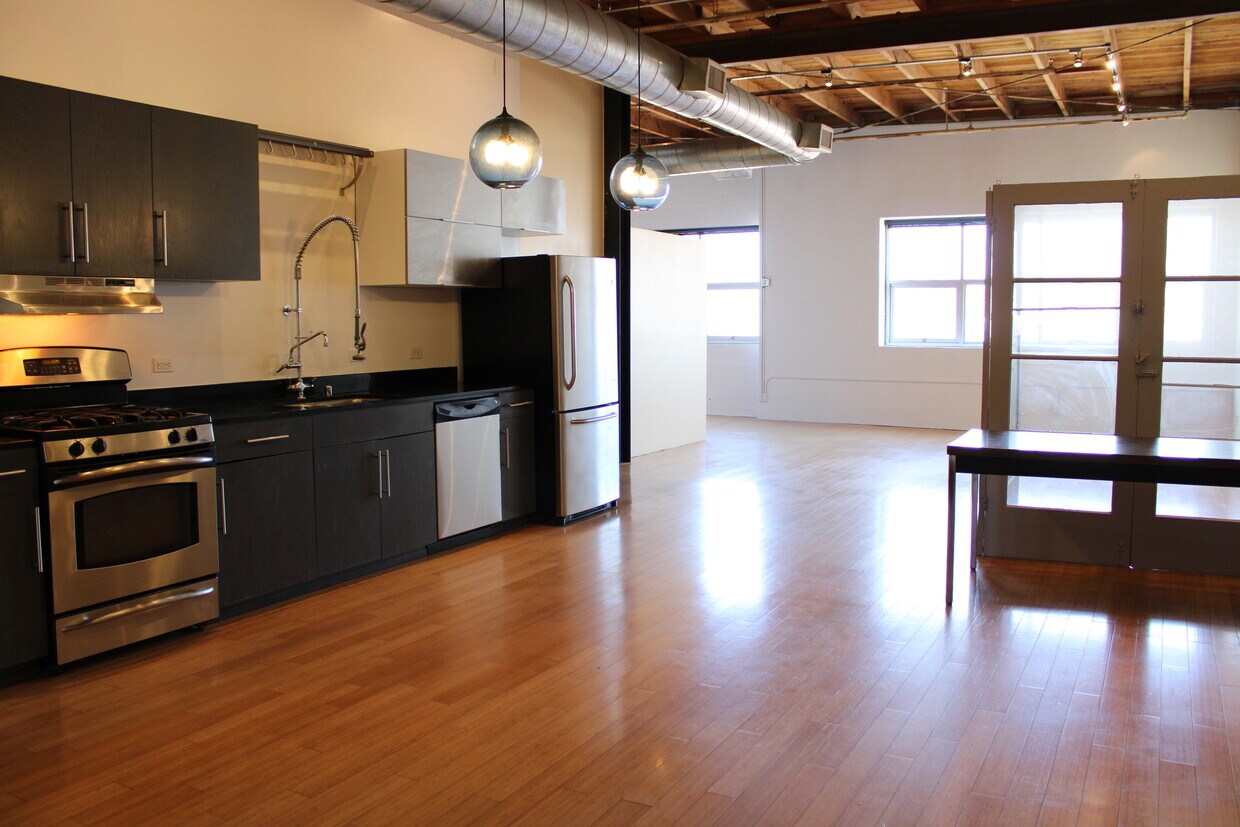 Primary Photo - 500 Molino St