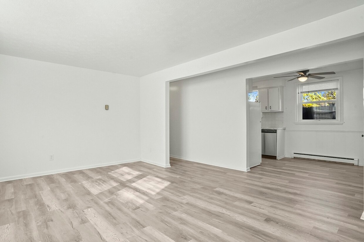 Primary Photo - 3745 Woodford Ave NW