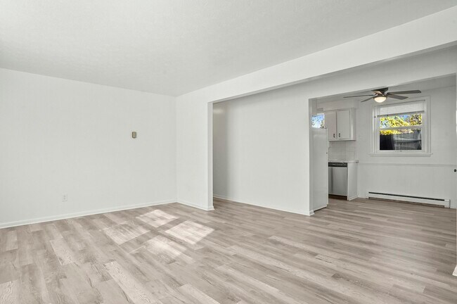 Foto del edificio - 3745 Woodford Ave NW