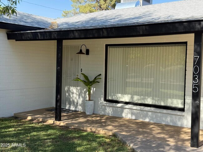 Foto del edificio - 7035 N 11th Pl