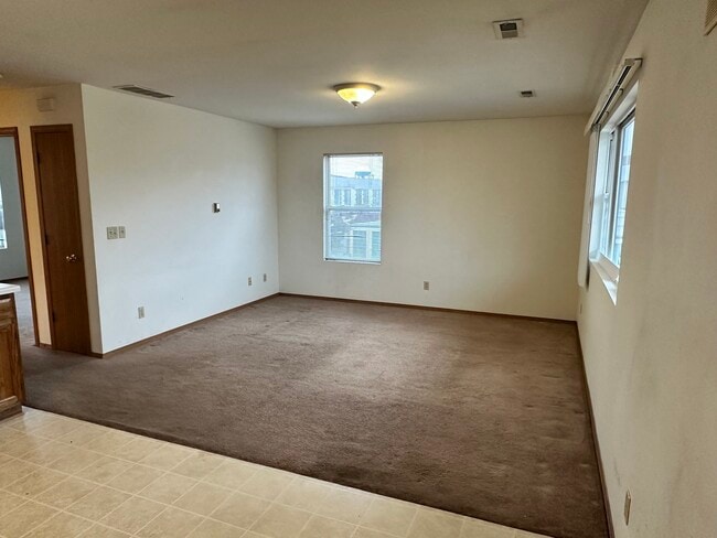 Building Photo - 432 Wyman St