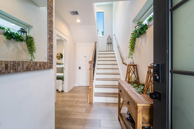 Building Photo - 5341 Donovan Gardens Ln