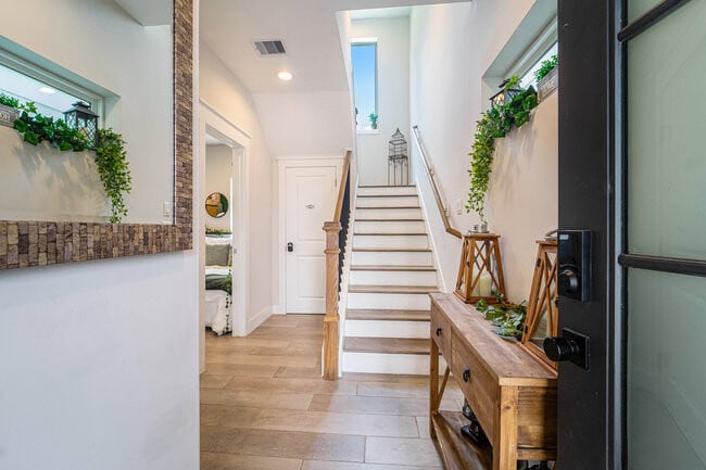 Foto del edificio - 5341 Donovan Gardens Ln