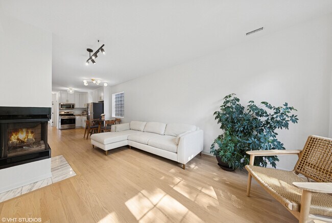 Foto del edificio - 1064 N Marshfield Ave