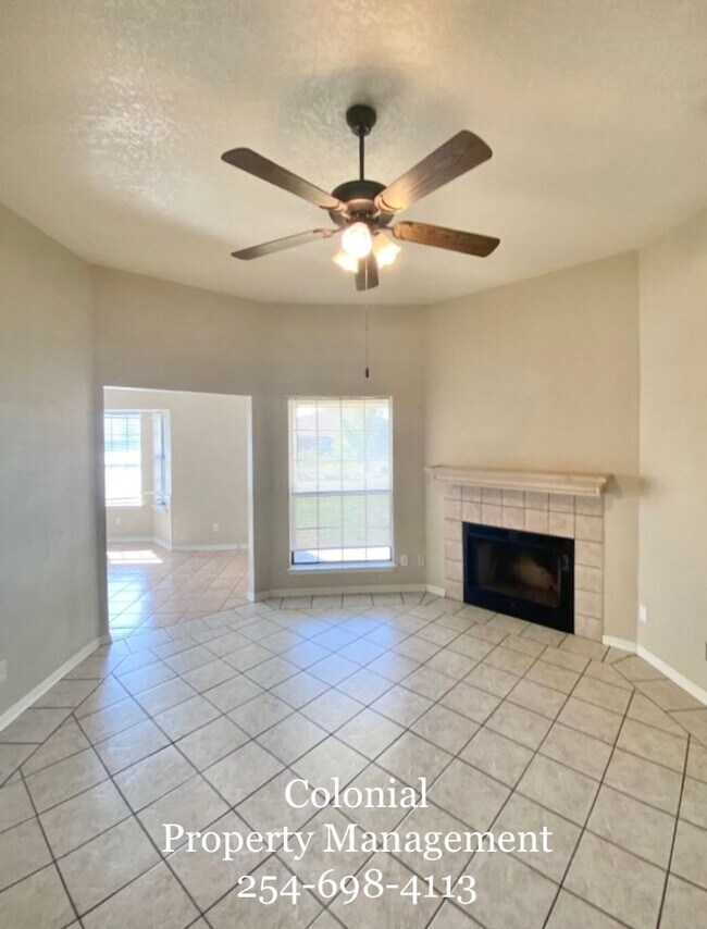 Foto del edificio - AVAILABLE NOW!