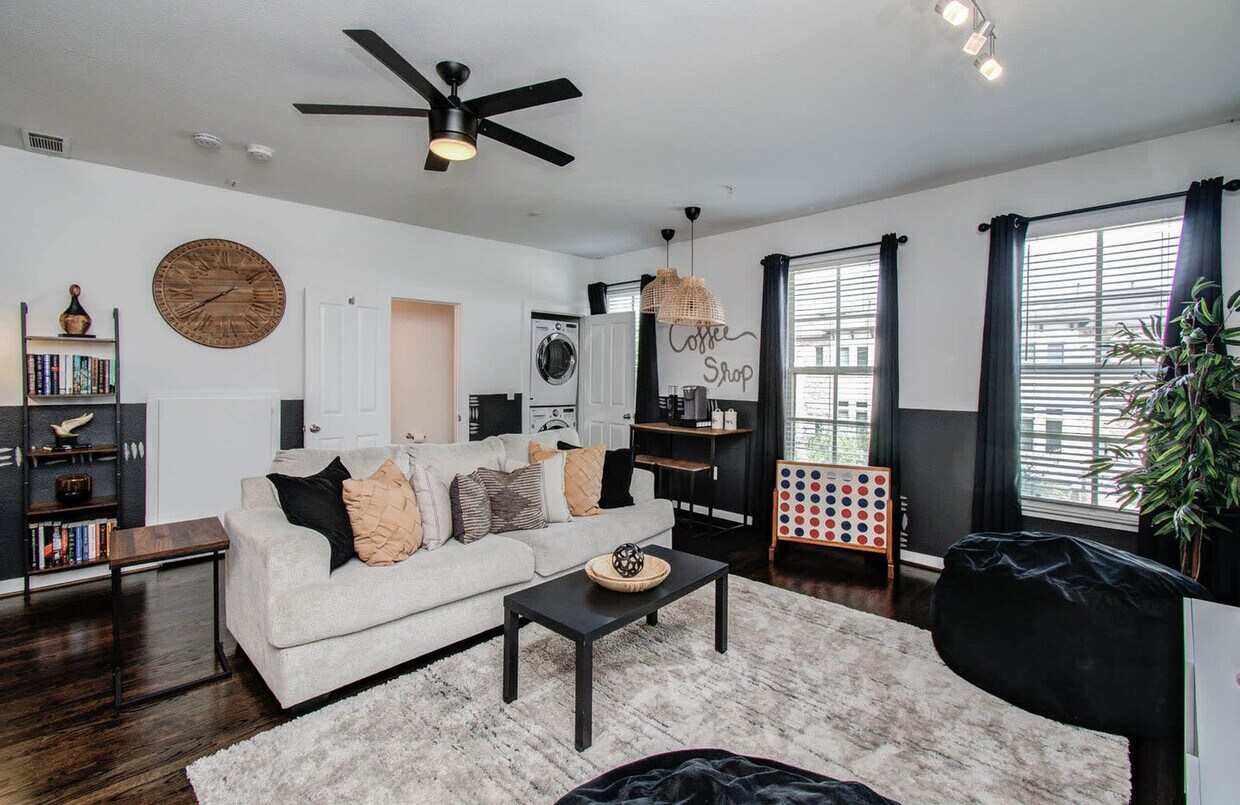 Foto principal - 2216 Chenevert St