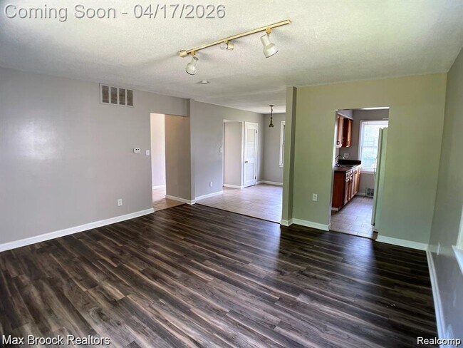 Foto del edificio - 22120 Condon St