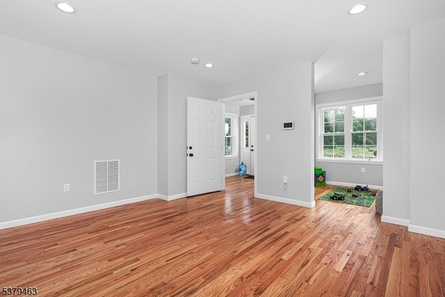 Building Photo - 24 Lawnwood Ave