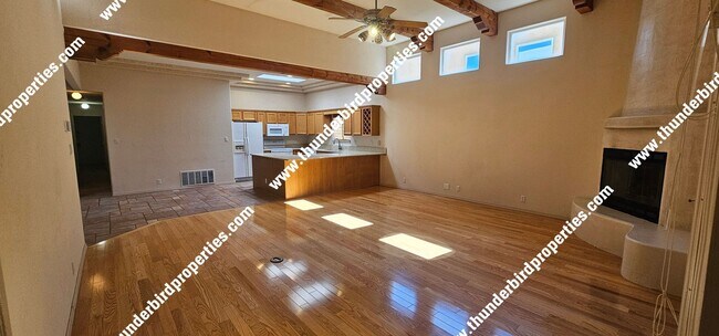 Foto del edificio - Beautiful NE Heights location