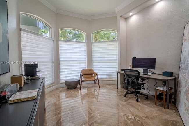 Foto del edificio - 2493 Poinciana Dr