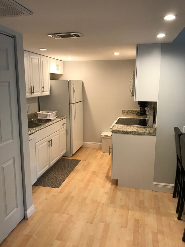 Cocina - 616 Executive Center Dr