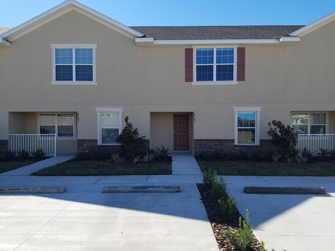 Foto principal - 4949 Wrangler Way