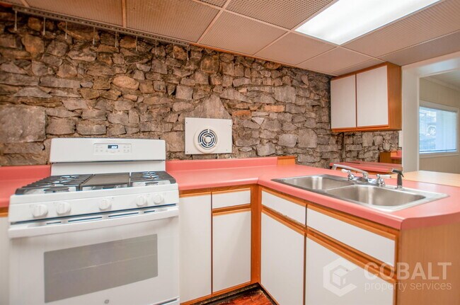 Foto del edificio - 867 Rosedale Rd NE