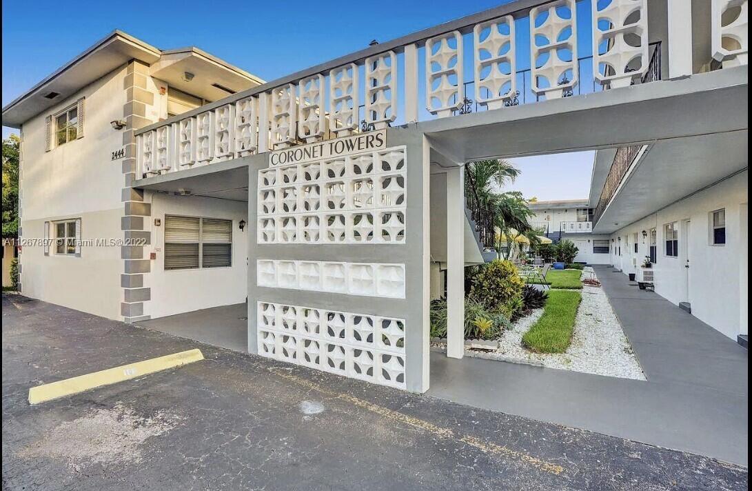 Foto principal - 2444 Polk St
