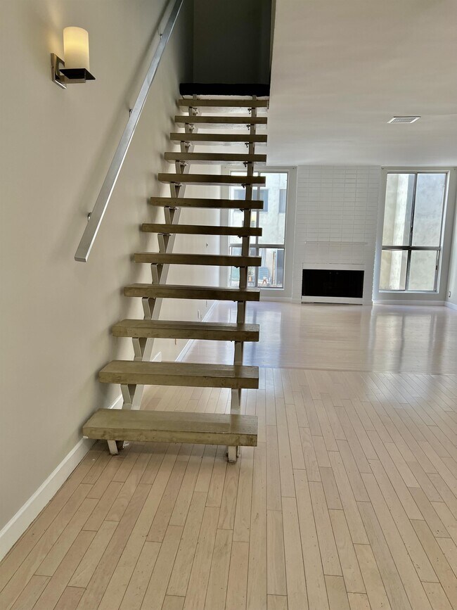 Building Photo - 1209 Kings Rd