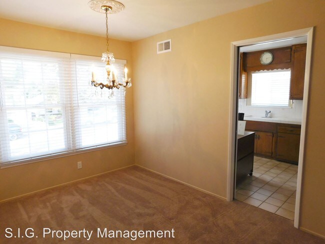 Building Photo - 9836 Cabanas Ave