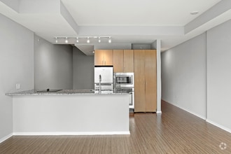 Building Photo - 450 N St Clair St