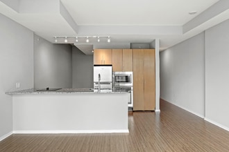 Building Photo - 450 N St Clair St