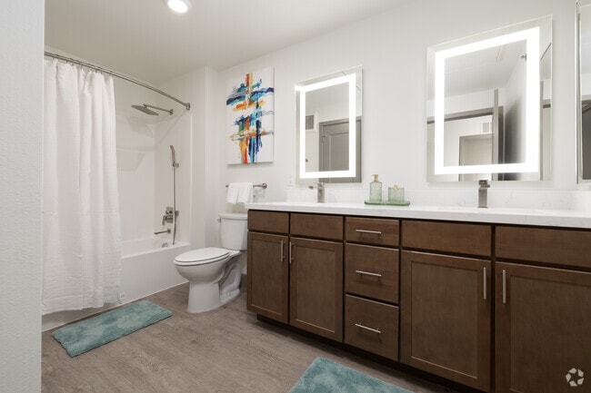 2BR, 2BA - 1,075SF - Bathroom - Pueblo Springs