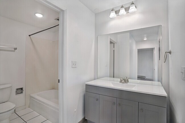 Foto del edificio - El Caliente Apartments