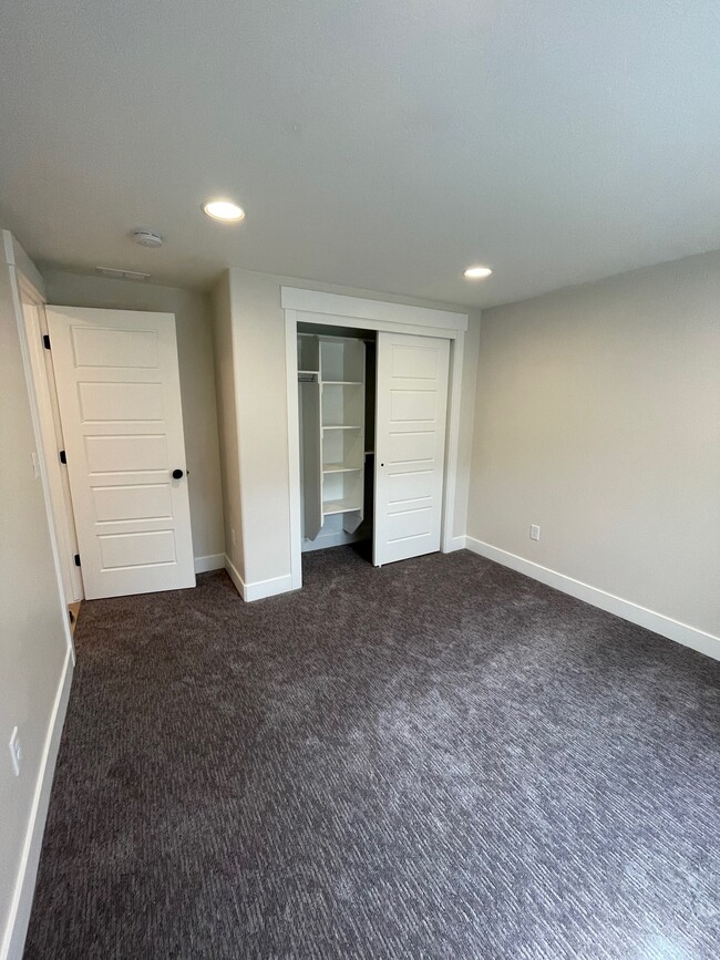 Building Photo - 296 E 250 N