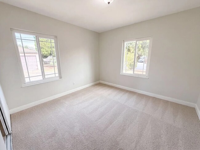 Foto del edificio - 16510 Rosemary Dr