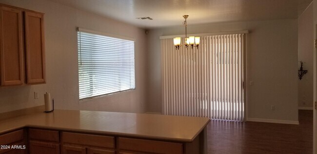 Foto del edificio - 863 E Sheffield Ave