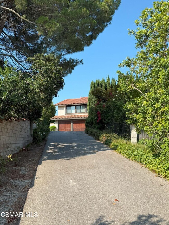 Building Photo - 2096 McCrea Rd