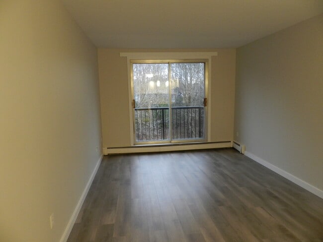 Building Photo - 11 Garshan Rd