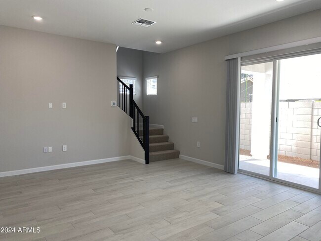 Foto del edificio - 4853 E St John Rd