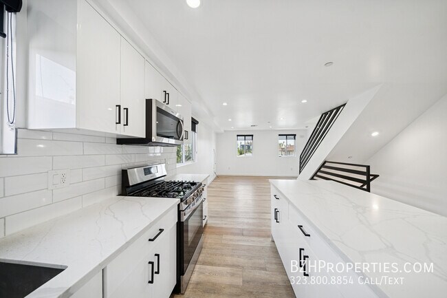 Foto del edificio - 835 N Harvard Blvd