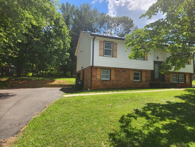 Frente de la casa - 1704 Danbury Dr