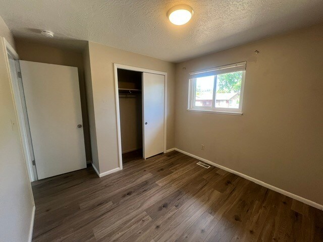 Foto del edificio - Spacious 4 Bedroom, 2 Bath Home on Boise Bench!