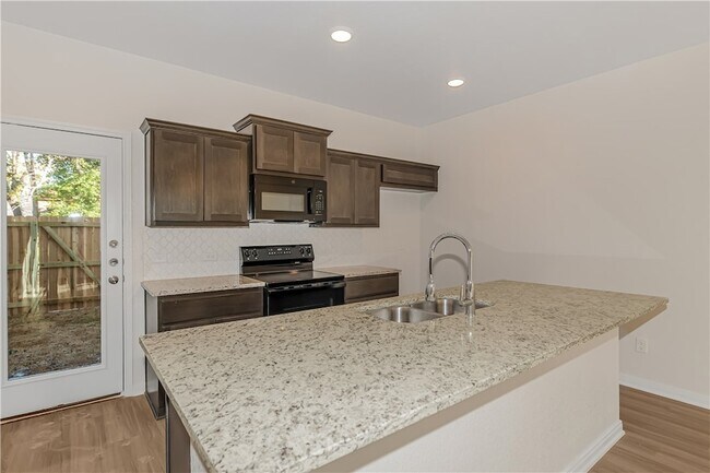 Foto del edificio - 601 W 24th St