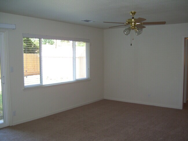 Foto del edificio - Affordable 3 bedroom home, recently remode...
