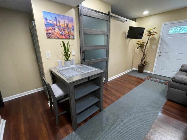 Building Photo - 115 Ivy log Pl