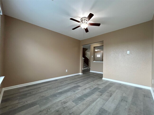 Foto del edificio - 6139 Springbrook Garden Ln