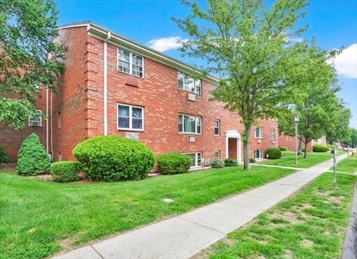 Foto del edificio - 272 Regency Park Dr