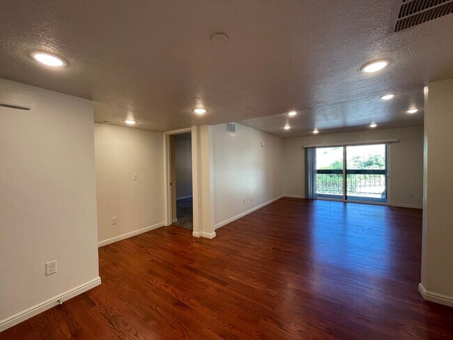 Foto del edificio - Remodeled 2 Bedroom 2 Bathroom Condo Near BYU