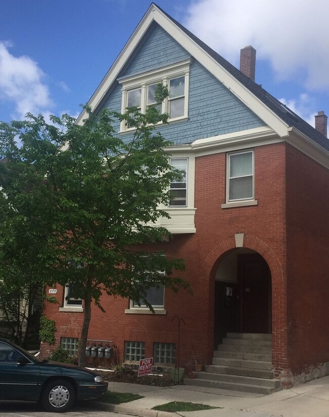 Building Photo - 1857 N Warren Ave