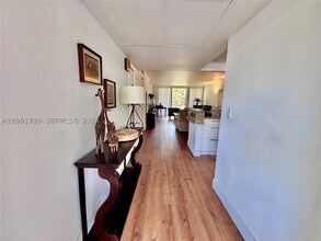 Building Photo - 3051 S Palm Aire Dr