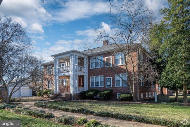 Building Photo - 305 E Duncan Ave