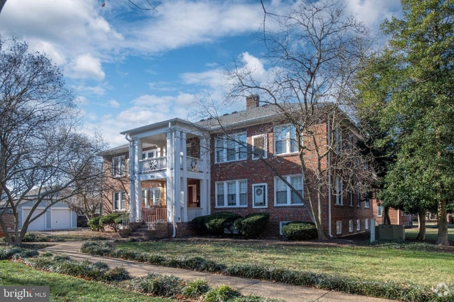 Building Photo - 305 E Duncan Ave